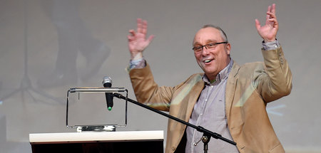Jens Maier auf dem Weg zum Rednerpult bei einem Landesparteitag ... Jens Maier auf dem Weg zum Rednerpult bei einem Landesparteitag ...