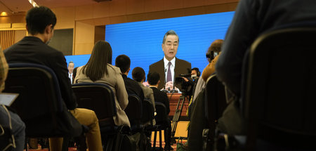 Wang Yi, Außenminister von China, spricht am Rande des chinesisc... Wang Yi, Außenminister von China, spricht am Rande des chinesisc...
