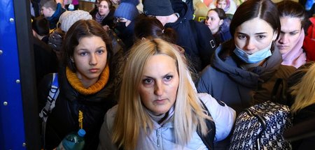 Sonderzug: Frauen aus der Ukraine auf dem Weg nach Berlin (Kraka...