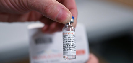 Eine Dosis des neuen Impfstoffs von Novavax