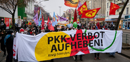 Demonstration gegen das PKK-Verbot. Der Anmelder wird nun als »G...