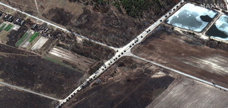 Satellitenbild eines russischen Militärkonvois bei Iwankiw nördl...