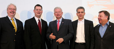 PR-Termin (von links): Jörg-Uwe Hahn, FDP, Thorsten Schäfer-Gümb...