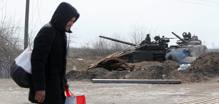 »Viele Wochen dauern«: Russische Panzer am Rand der Stadt Mariup...