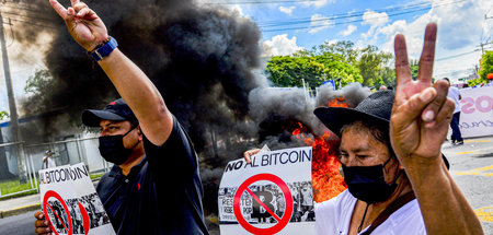 Falsche Alternative – Proteste gegen die Einführung des Bitcoin ...
