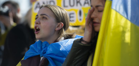 In Polen dominieren die Farben der ukrainischen Flagge: Demonstr...