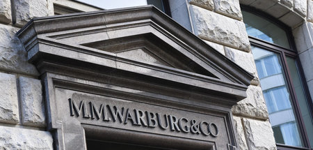 Raum für Intimitäten (Eingang der Warburg-Bank)