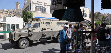 Ohne Militärfahrzeuge geht es nicht – Alltag in Hebron