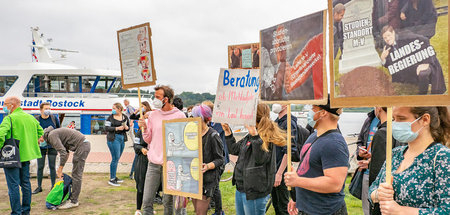 Die Semesterbeiträge und Mieten steigen, das Mensa-Essen wird te...