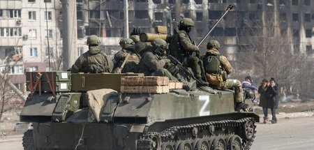 Russische Truppen am Donnerstag in Mariupol