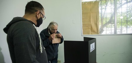 Uruguays ehemaliger Präsident José »Pepe« Mujica bei der Abgabe ...