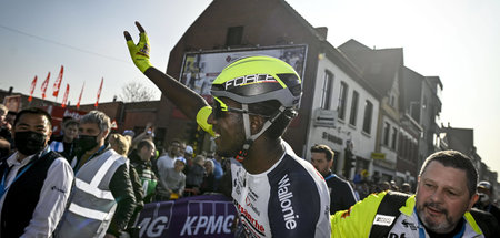 Trotz Ruckelpiste: Biniam Girmay gewinnt als erste Person aus Af...