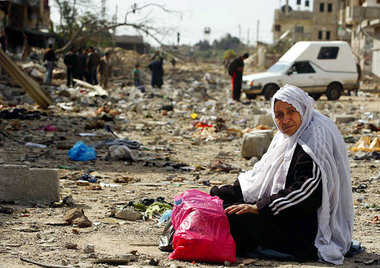 Nach israelischen Luftangriffen in Rafah im Süden des Gazastreif...