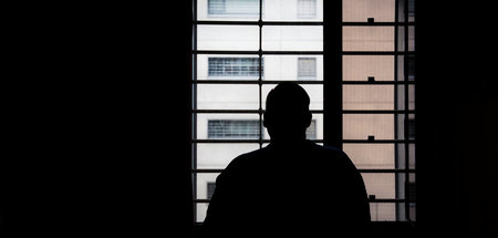 Ausgeschlossen aus der Gesellschaft: Ein Insasse der Justizvollz... Ausgeschlossen aus der Gesellschaft: Ein Insasse der Justizvollz...