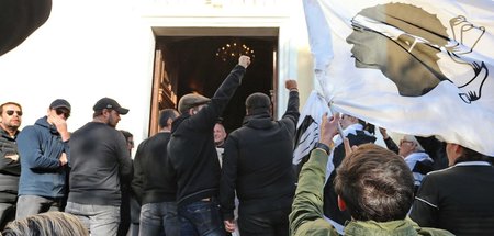 Großer Andrang: Hunderte Korsen erweisen Yvan Colonna kämpferisc...
