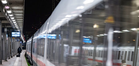 Ziel verfehlt: Die Fahrgastzahlen im Fernverkehr waren 2021 imme... Ziel verfehlt: Die Fahrgastzahlen im Fernverkehr waren 2021 imme...