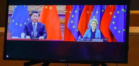 Virtuell verbunden: Chinas Staatschef Xi Jinping mit EU-Kommissi... Virtuell verbunden: Chinas Staatschef Xi Jinping mit EU-Kommissi...