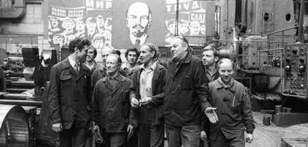 Auf dem Weg in den voll entfalteten Markt: Arbeiter in einer Mos...