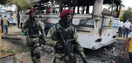 Ausnahmezustand in Sri Lankas Hauptstadt Colombo: Ausgebrannter ... Ausnahmezustand in Sri Lankas Hauptstadt Colombo: Ausgebrannter ...