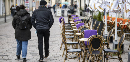 Rückkehr ins »normale Leben«? Spaziergänger am Sonntag in der Po... Rückkehr ins »normale Leben«? Spaziergänger am Sonntag in der Po...