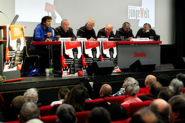 Auf dem Podium: Michael Kronawitter, Lothar Bisky, Arnold Schölz... Auf dem Podium: Michael Kronawitter, Lothar Bisky, Arnold Schölz...