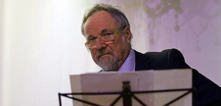 Helmut Donat bei einer Buchvorstellung seines Verlags