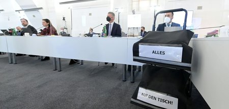 »Alles auf den Tisch!« – Mit diesem passenden Slogan auf einem A