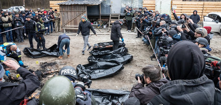 Medienwirksame Präsentation in Butscha: Getötete in Leichensäcke...