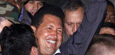 Siegreiche Rückkehr in den Präsidentenpalast: Hugo Chávez am 13....
