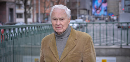 Hans Modrow am U-Bahnhof Rosa-Luxemburg-Platz in Berlin (13.3.20...