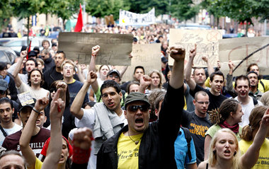Im Juni 2008 gingen Tausende für die Abschaffung der Studiengebü... Im Juni 2008 gingen Tausende für die Abschaffung der Studiengebü...