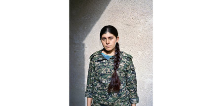Dicle, 23, Hasaka, Rojava/Nordsyrien, 2015. Sie sieht viel älter...