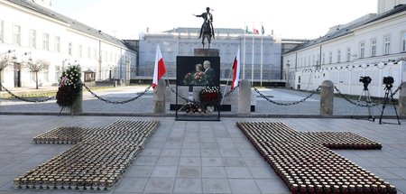 Vor der Erinnerungsveranstaltung zum Absturz der Maschine in Smo... Vor der Erinnerungsveranstaltung zum Absturz der Maschine in Smo...