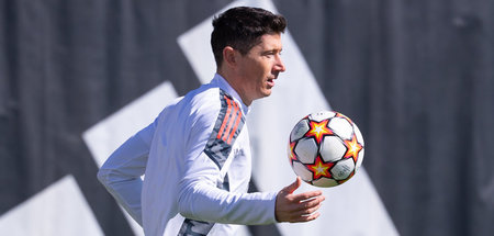 Wohin zieht es ihn? Robert Lewandowski und der Ball (München, 11