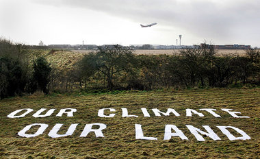 Greenpeace-Botschaft auf eigenem Land in unmittelbarer Nähe zum ... Greenpeace-Botschaft auf eigenem Land in unmittelbarer Nähe zum ...