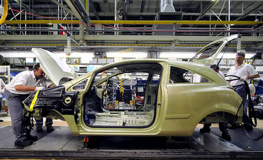 Noch läuft Opel Eisenach im Drei-Schicht-Betrieb Noch läuft Opel Eisenach im Drei-Schicht-Betrieb