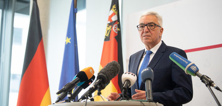 Pressestatement vom rheinland-pfälzischen Innenminister Lewentz