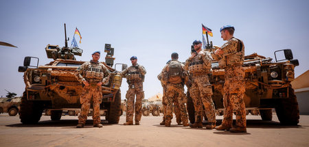Bundeswehrsoldaten beim Besuch der Außenministerin in Gao in Mal...