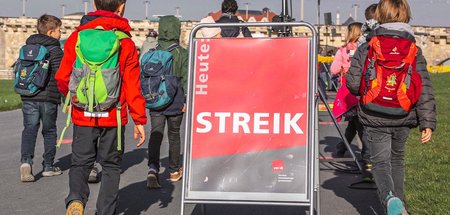 Im Ausstand zu sein, heißt nicht, bewegungslos zu sein (Dresden,...