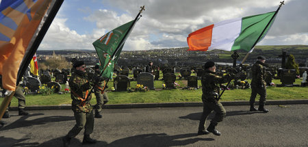 Osterparade in Derry in Nordirland anlässlich des 100. Jubiläums...