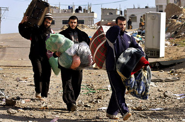 Im Kessel von Gaza-Stadt: Palästinenser retten, was nach der Zer... Im Kessel von Gaza-Stadt: Palästinenser retten, was nach der Zer...