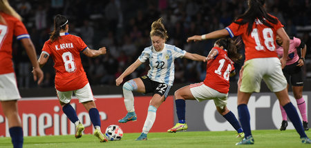 Ende einer Serie: Estefania Banini am Ball beim ersten argentini...