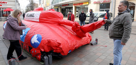 Antikriegsprotest der Linkspartei in Schwerin (12. April)