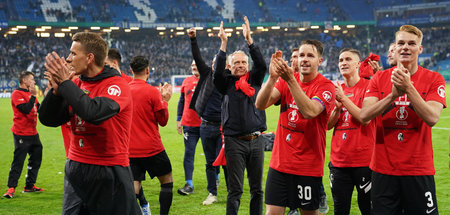 In Gedanken schon wieder im Abstiegskampf: Christian Streich (M....