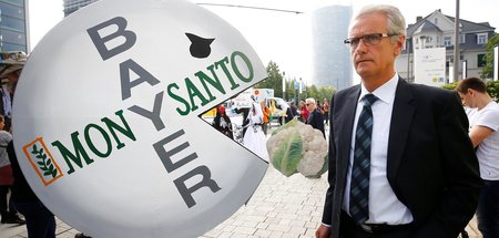 Protest gegen die Fusion des Chemiekonzerns Bayer mit dem US-ame...