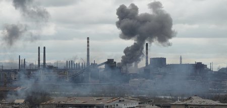 Das umkämpfte Stahlwerk in der Hafenstadt Mariupol (14.4.2022)