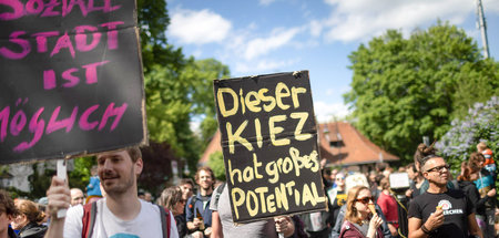 1.-Mai-Demo im Grunewald unter dem Motto »Wo eine Villa ist, ist...