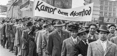 Auf der 1.-Mai-Demonstration des DGB in Hannover 1958 wurde auch...
