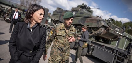Annalena Baerbock beim Besuch der NATO-Einsatzgruppe in Rukla