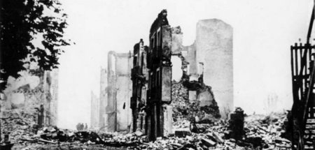 Schutt und Asche: Die Ruinen Gernikas nach dem Bombenangriff der...